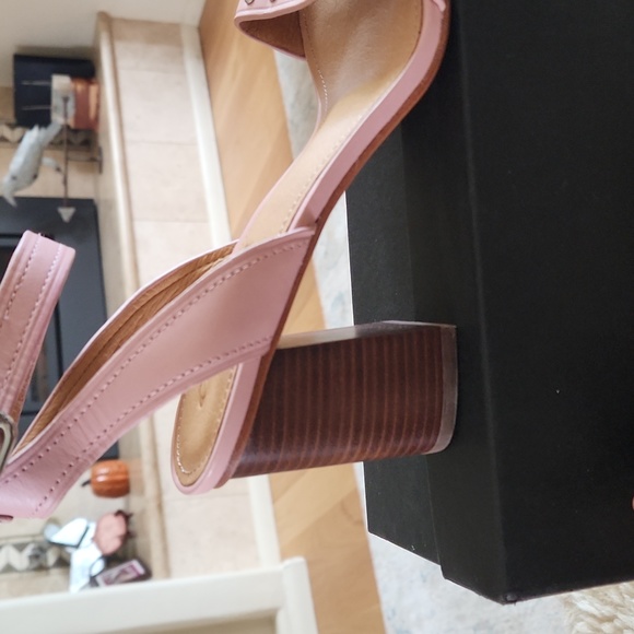 Gorgeous NWT IOB Coach Paige Studded Mat Pink Leather Heeled Sandals 👡💗 - Picture 5 of 16